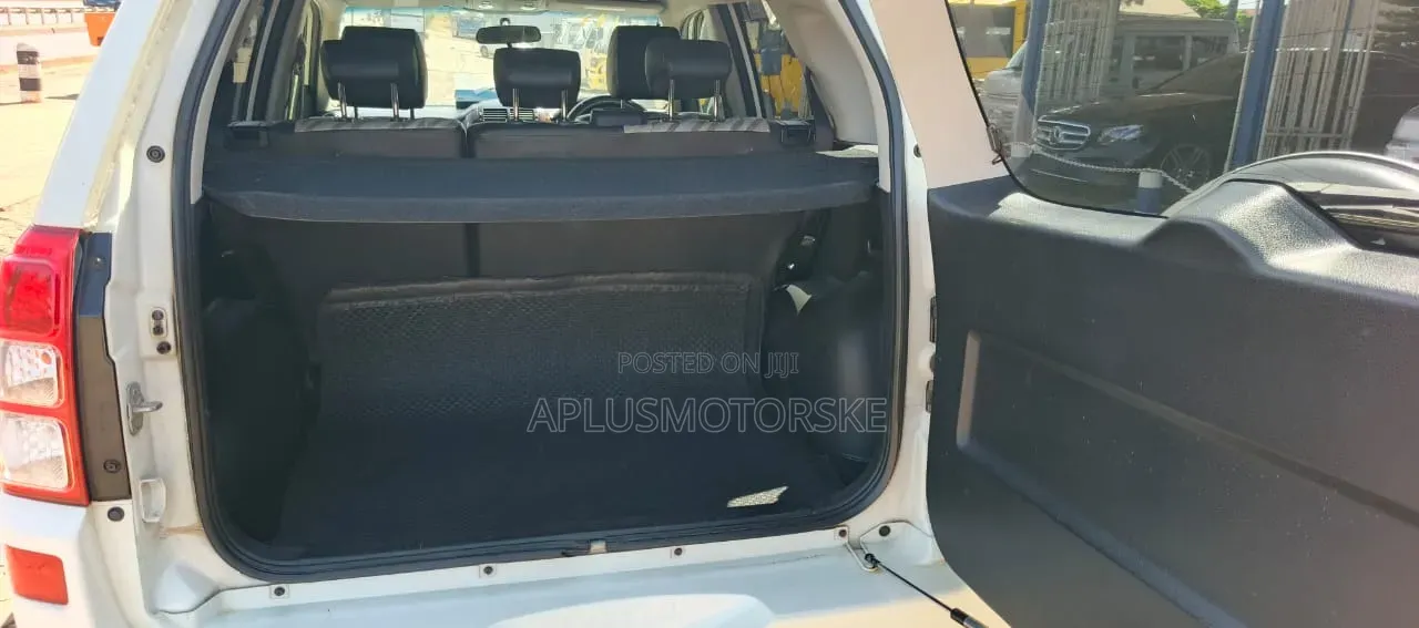 Suzuki Escudo 2011 White