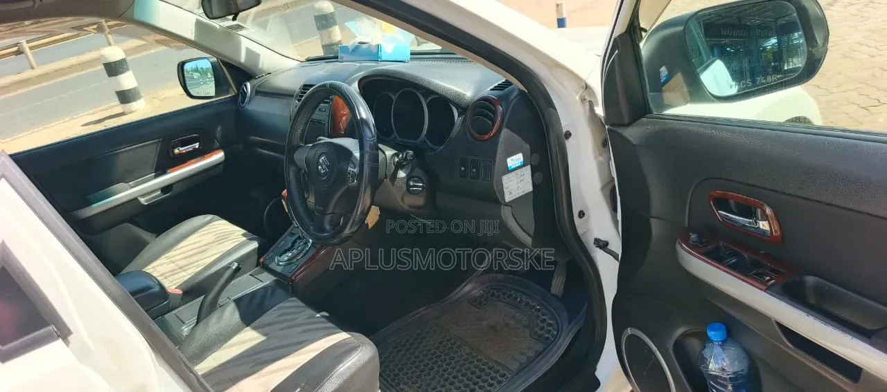 Suzuki Escudo 2011 White