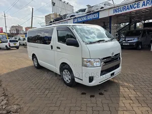 Toyota HiAce 2019 White