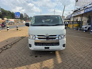 Toyota HiAce 2019 White