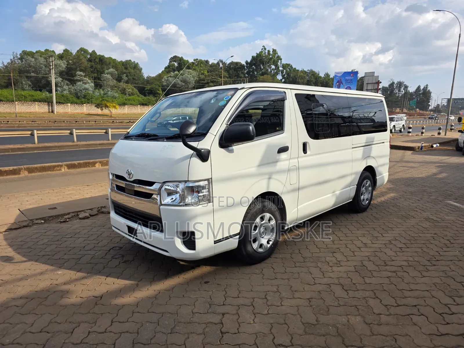 Toyota HiAce 2019 White