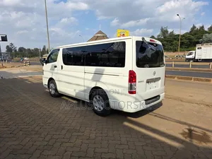 Toyota HiAce 2019 White