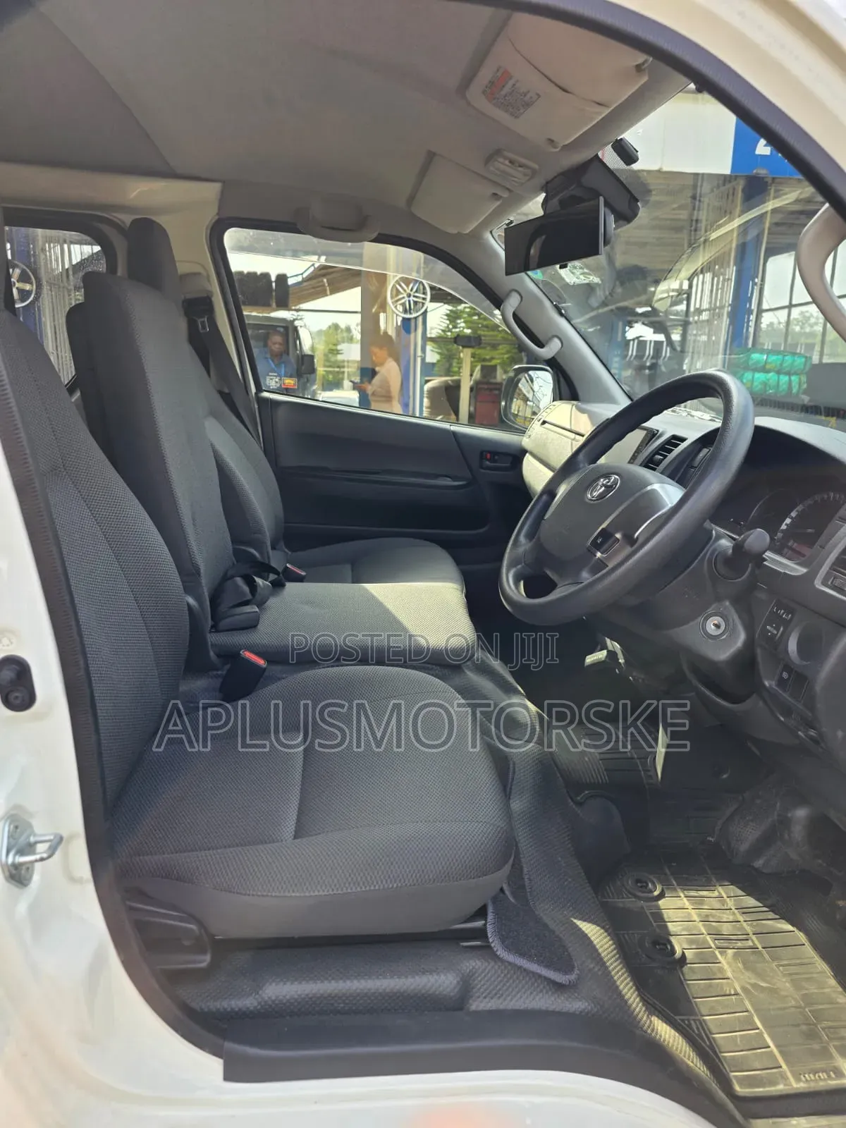 Toyota HiAce 2019 White