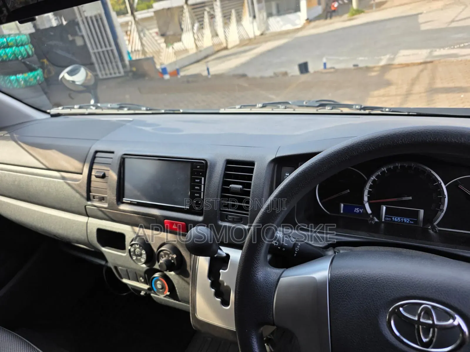 Toyota HiAce 2019 White
