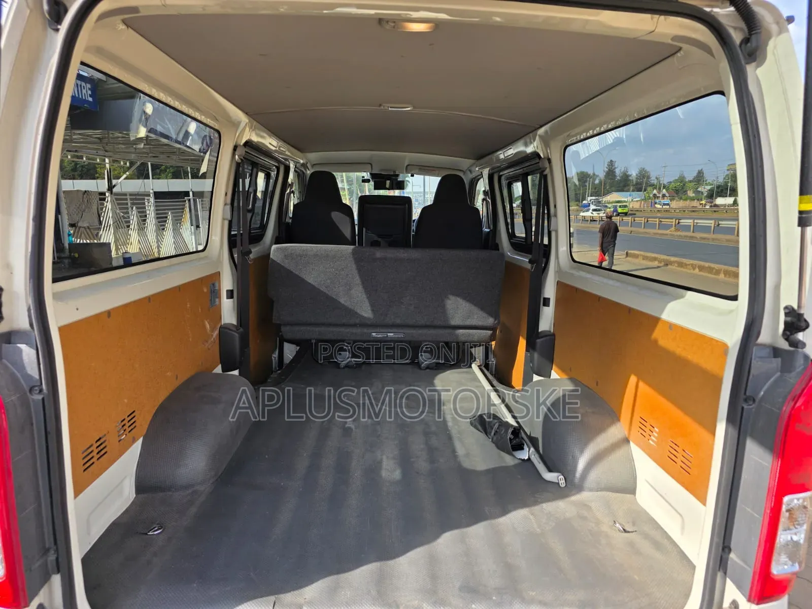 Toyota HiAce 2019 White