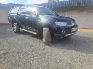 Mitsubishi L200 Double Cab 2.5 180hp 4WD 2014 Black