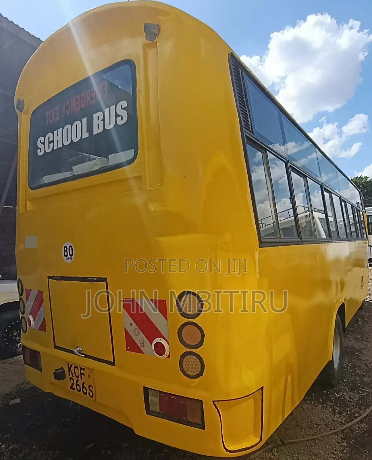 Isuzu NQR 2015 Yellow