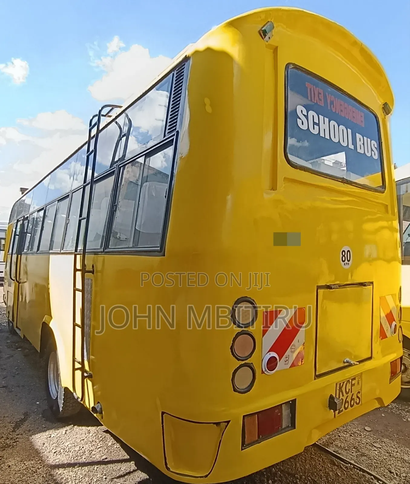 Isuzu NQR 2015 Yellow