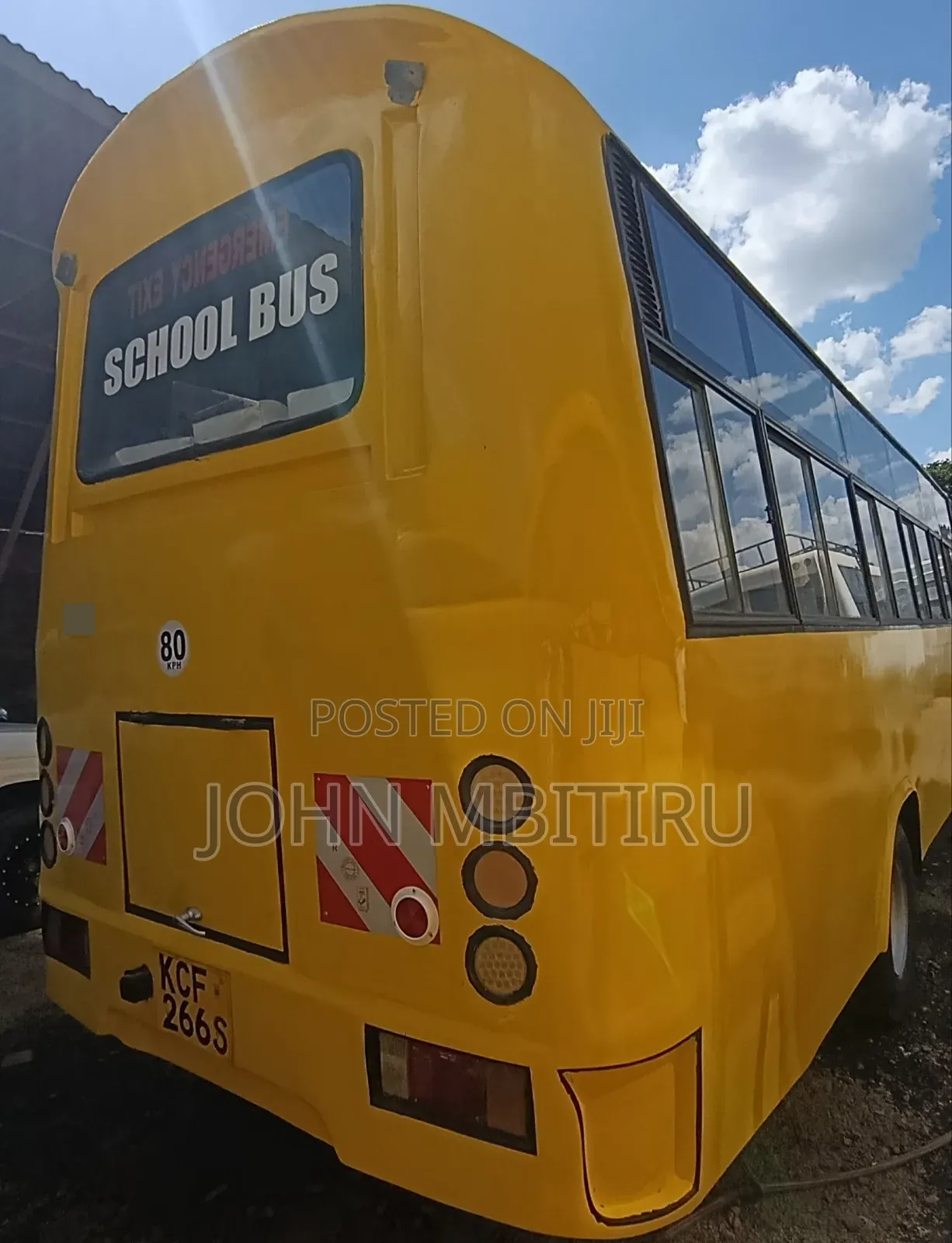 Isuzu NQR 2015 Yellow