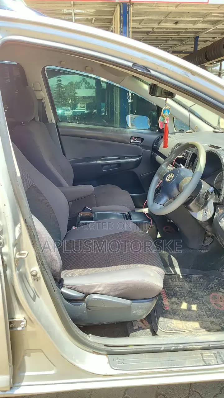 Toyota Wish 2004 Silver