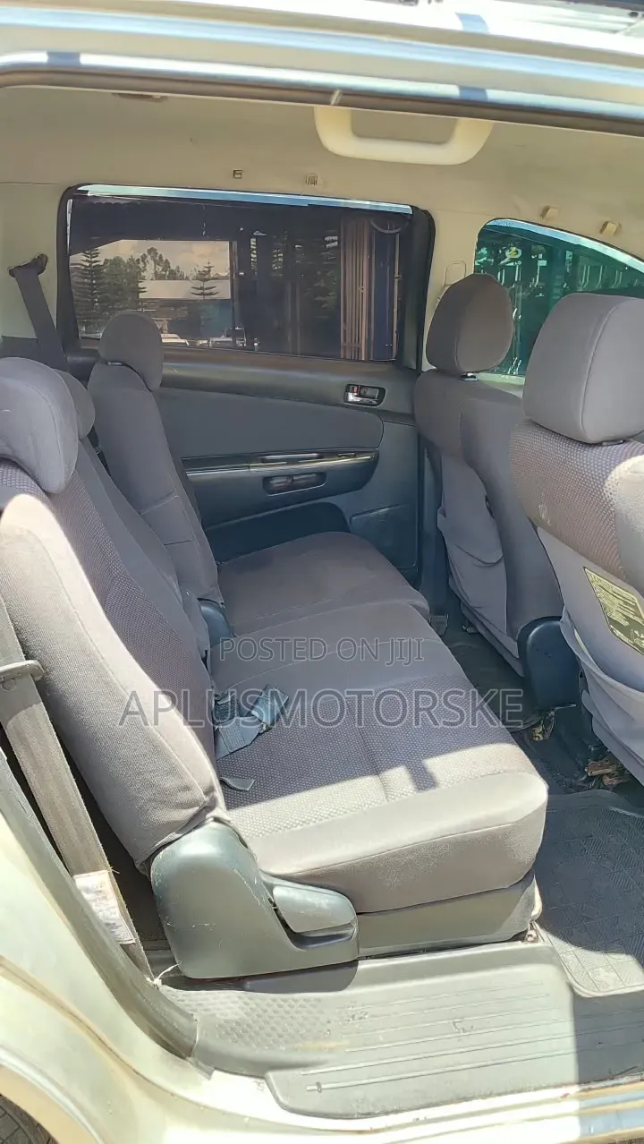 Toyota Wish 2004 Silver