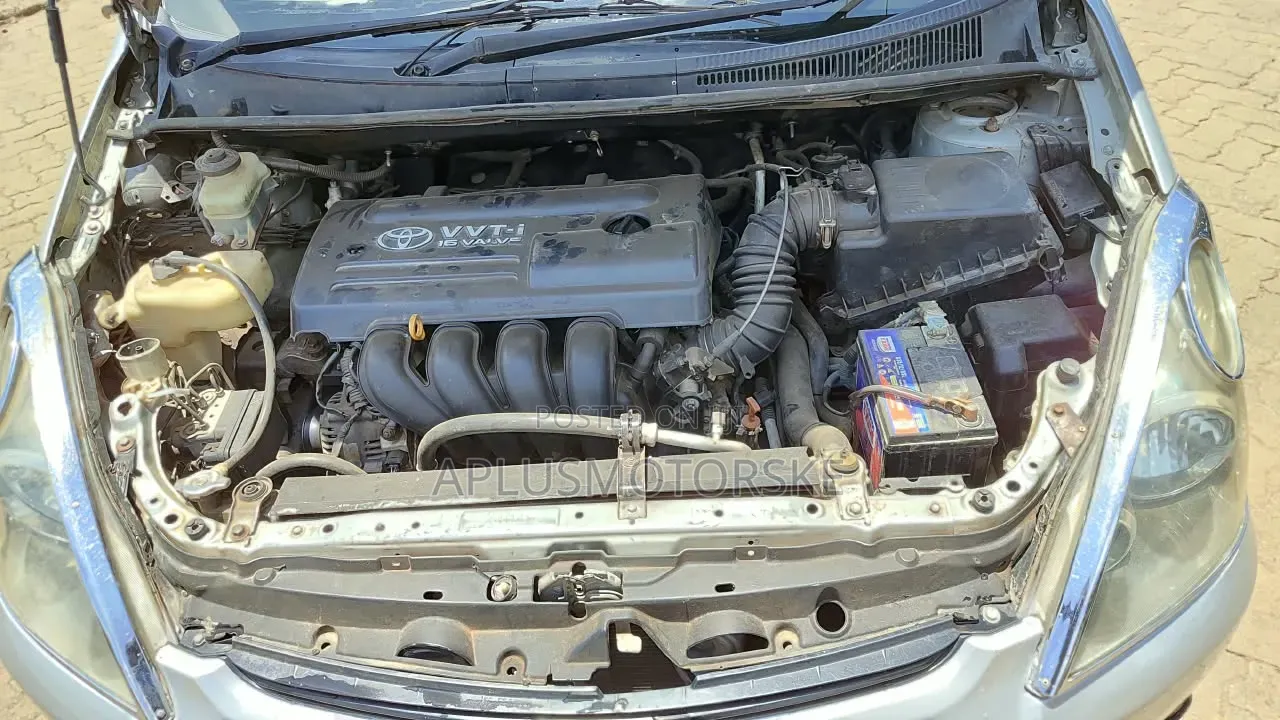 Toyota Wish 2004 Silver