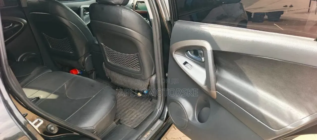 Toyota Vanguard 2010 Black