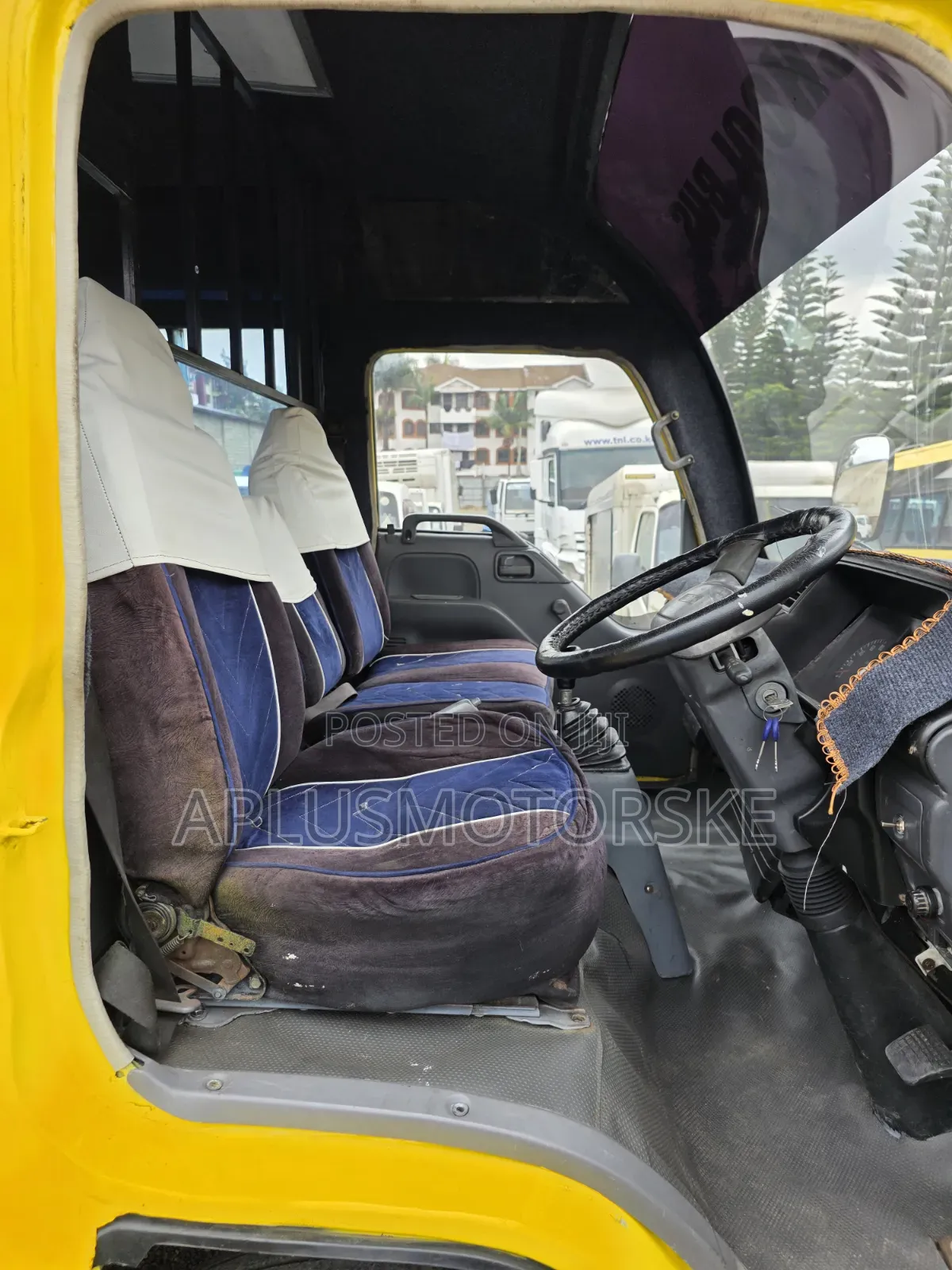 Isuzu NQR 2007 Yellow