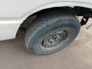 Toyota Hilux 1999 Yellow