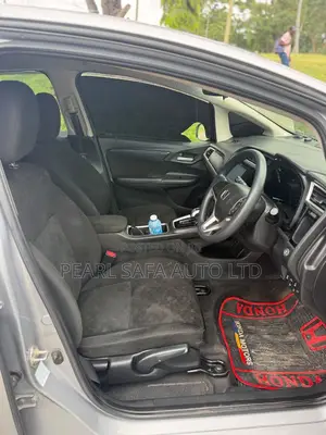 Honda Fit Shuttle 2019 Silver