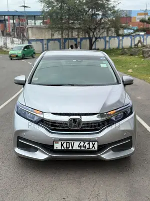 Honda Fit Shuttle 2019 Silver