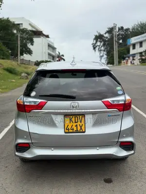Honda Fit Shuttle 2019 Silver