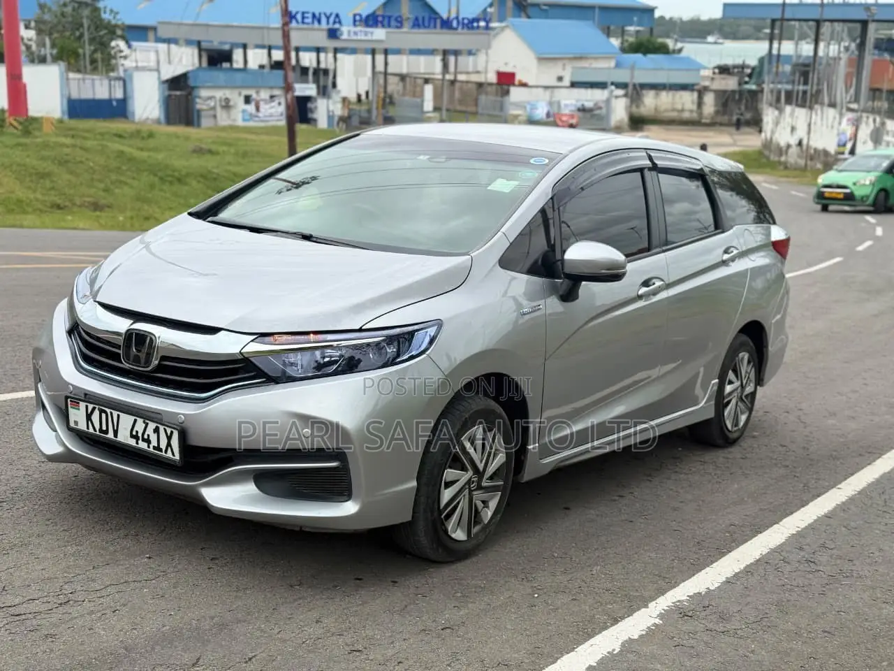Honda Fit Shuttle 2019 Silver
