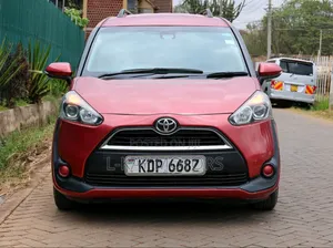 Toyota Sienta 2017 Red