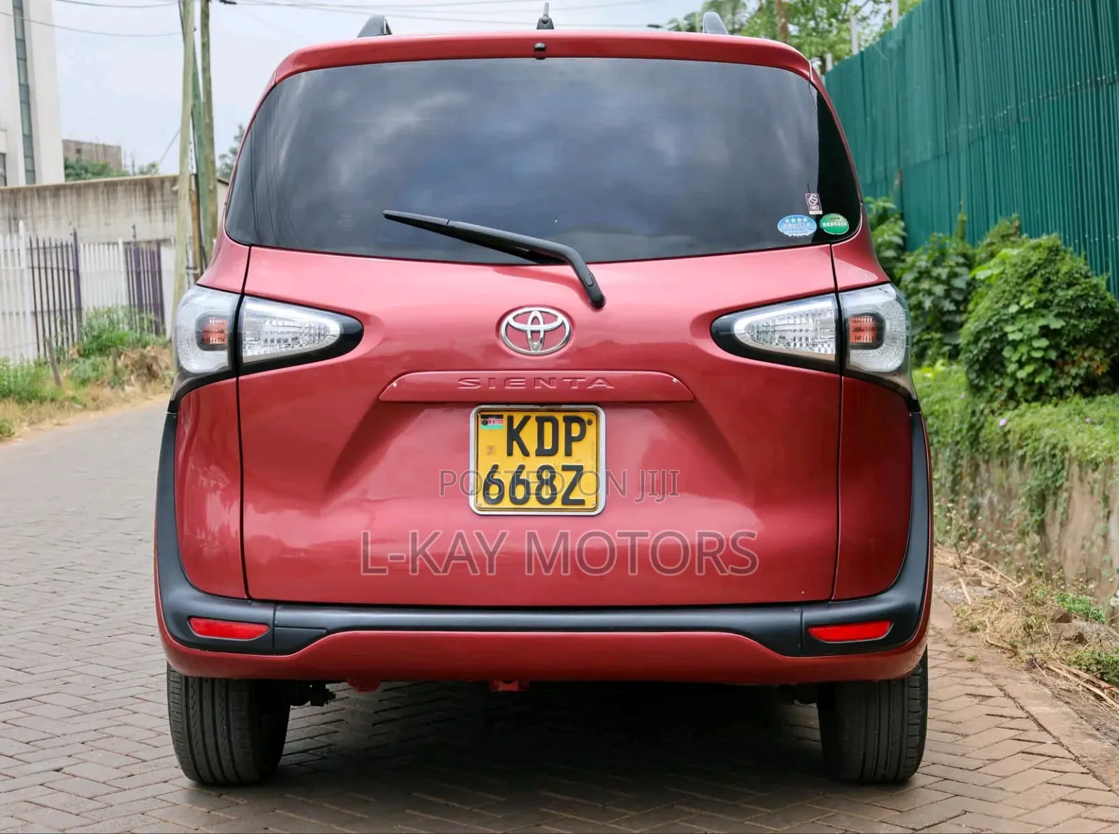 Toyota Sienta 2017 Red