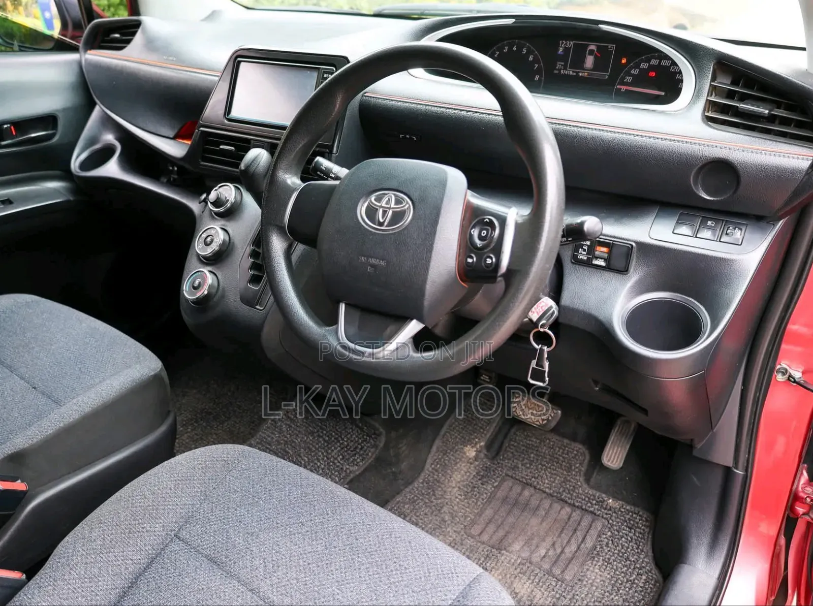 Toyota Sienta 2017 Red