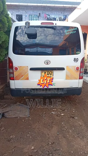 Toyota HiAce 2017 White