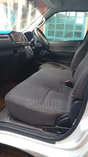 Toyota HiAce 2017 White