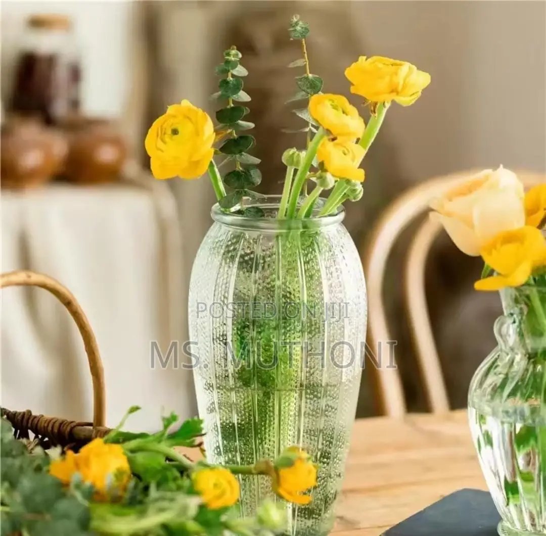 Minimalist Ribbed Transparent Glass Vase