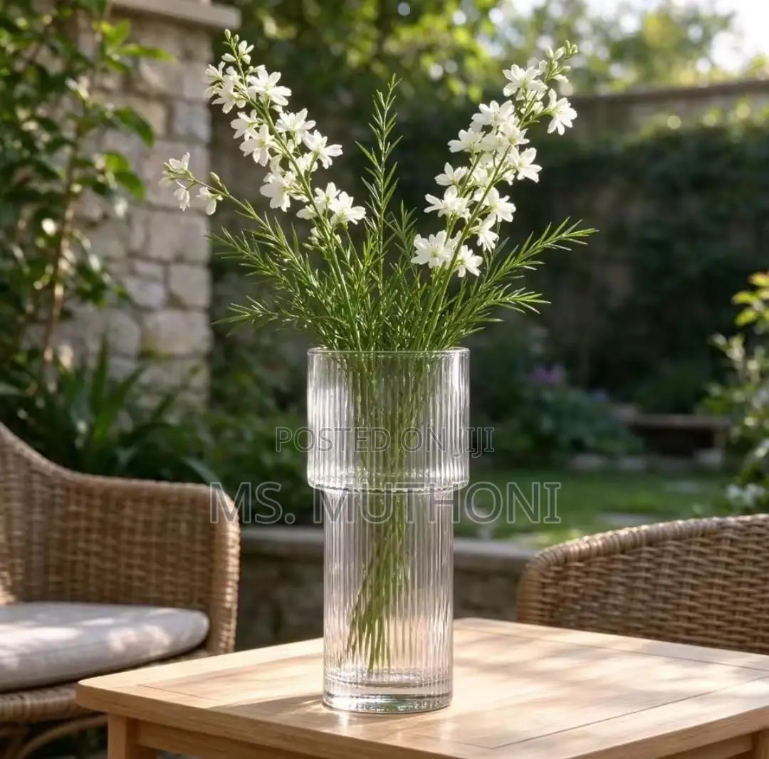 Minimalist Ribbed Transparent Glass Vase