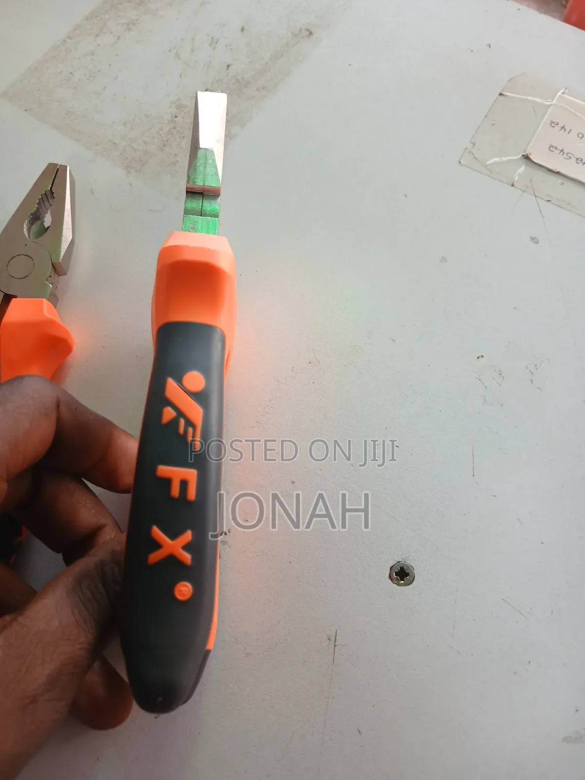 Pliers. Fx