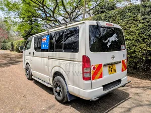 Toyota HiAce 2012 White