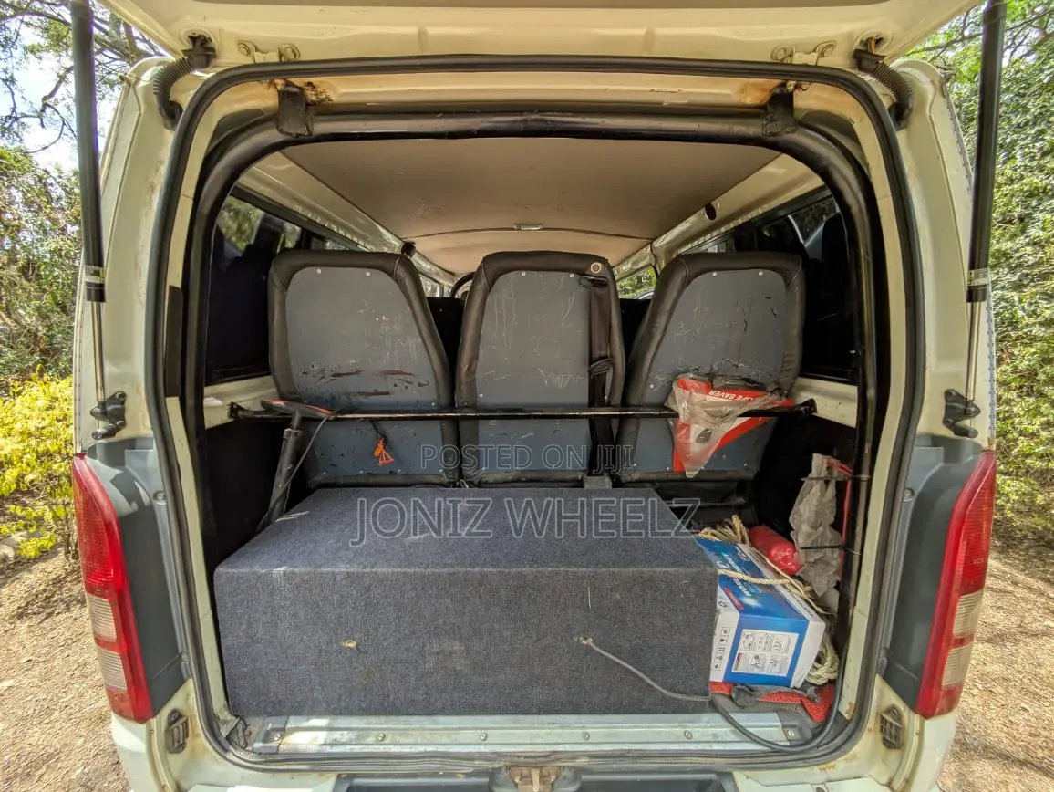 Toyota HiAce 2012 White