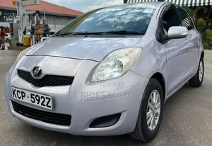 Toyota Vitz 2010 Silver