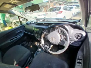 Toyota Vitz 1.0 FWD 5dr 2019 Silver