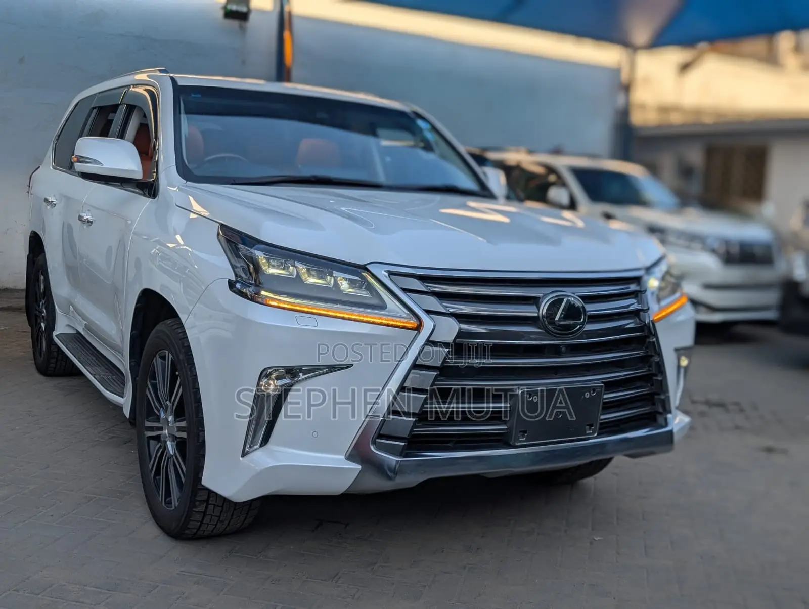 Lexus LX 570 AWD 2019 White