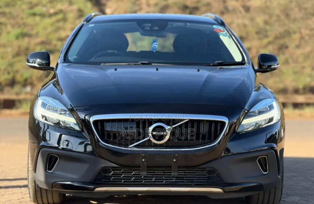 Volvo V40 2019 Black
