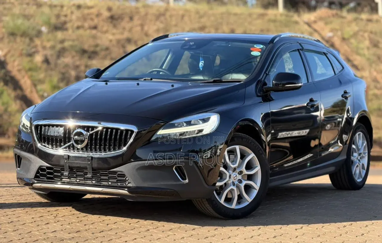 Volvo V40 2019 Black