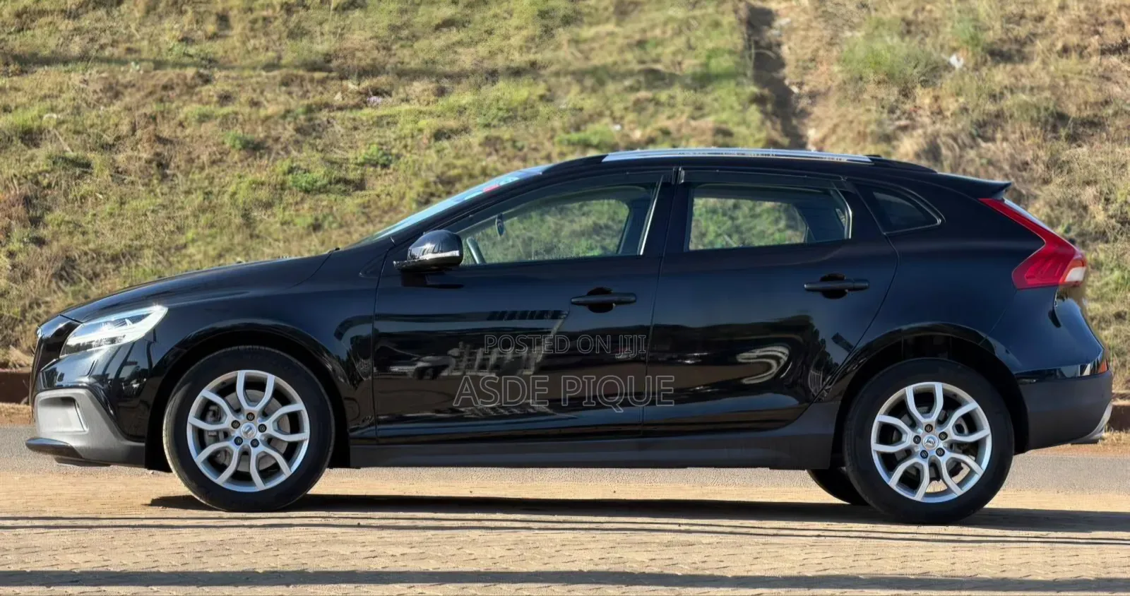 Volvo V40 2019 Black