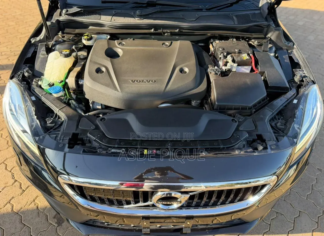 Volvo V40 2019 Black