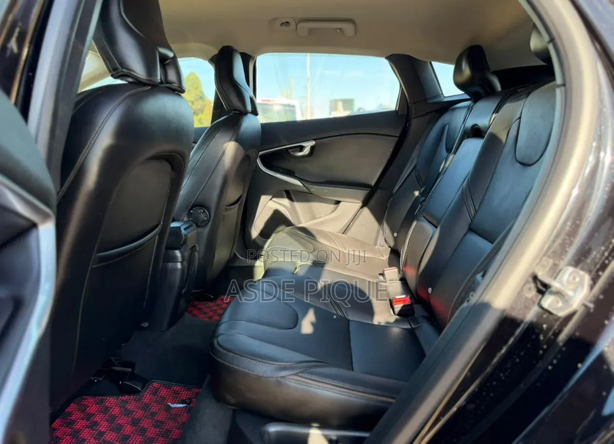 Volvo V40 2019 Black
