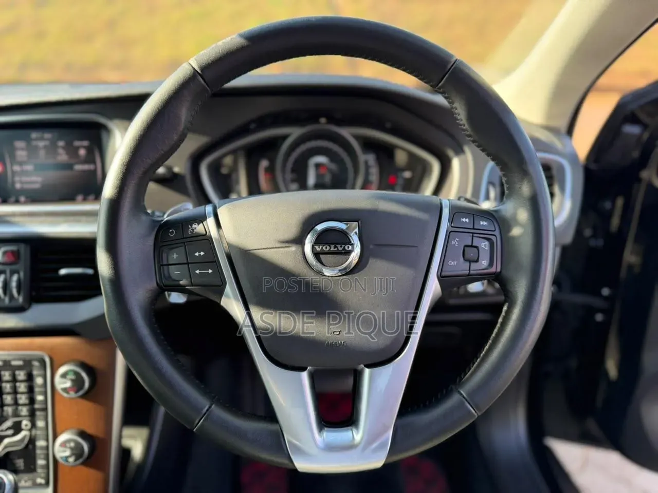 Volvo V40 2019 Black