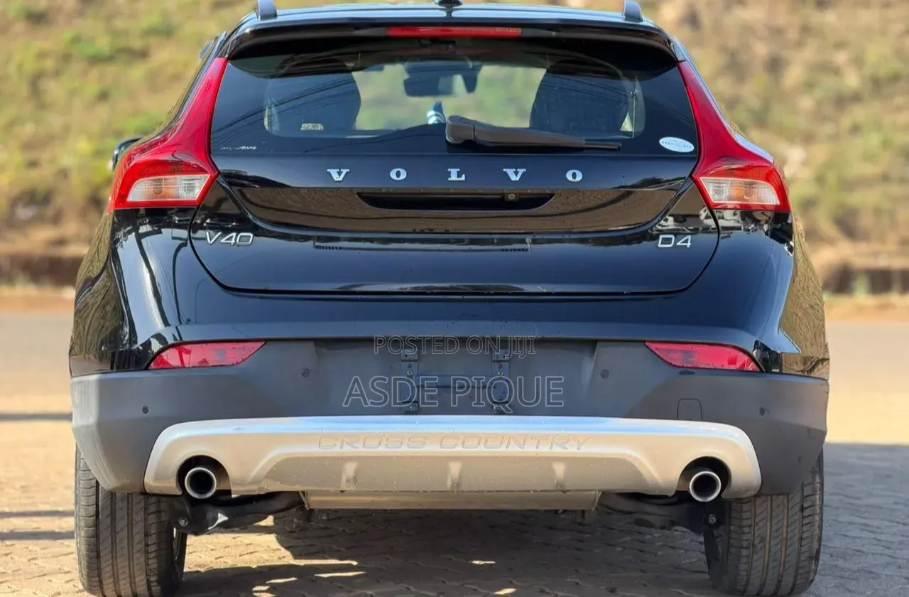 Volvo V40 2019 Black