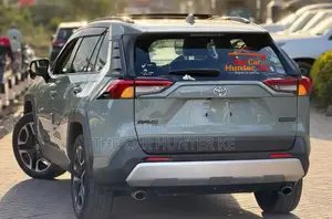 Toyota RAV4 Adventure 2019 Green