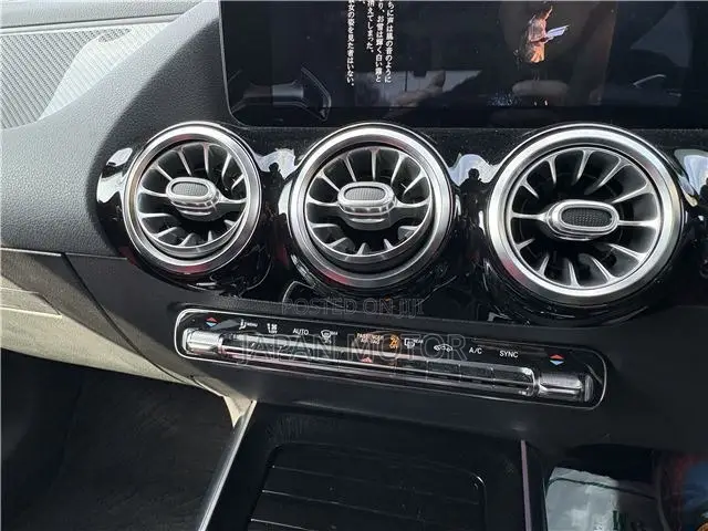 Mercedes-Benz GLA 250 2021 White