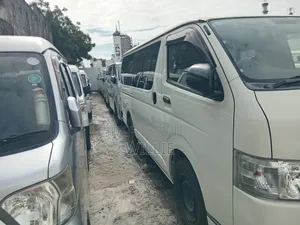Toyota HiAce 2017 White