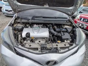 Toyota Vitz 1.3 AWD 5dr 2015 Silver