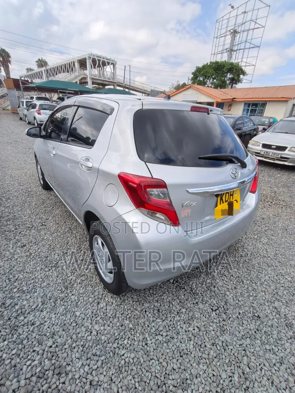 Toyota Vitz 1.3 AWD 5dr 2015 Silver