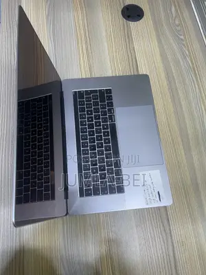 Laptop Apple MacBook 2018 32GB Intel Core Ultra 9 SSD 512GB