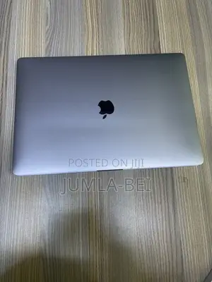 Laptop Apple MacBook 2018 32GB Intel Core Ultra 9 SSD 512GB